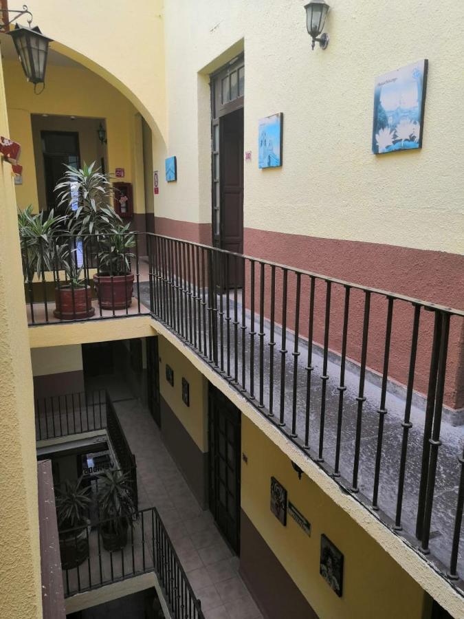 Victoria Hotel 2*